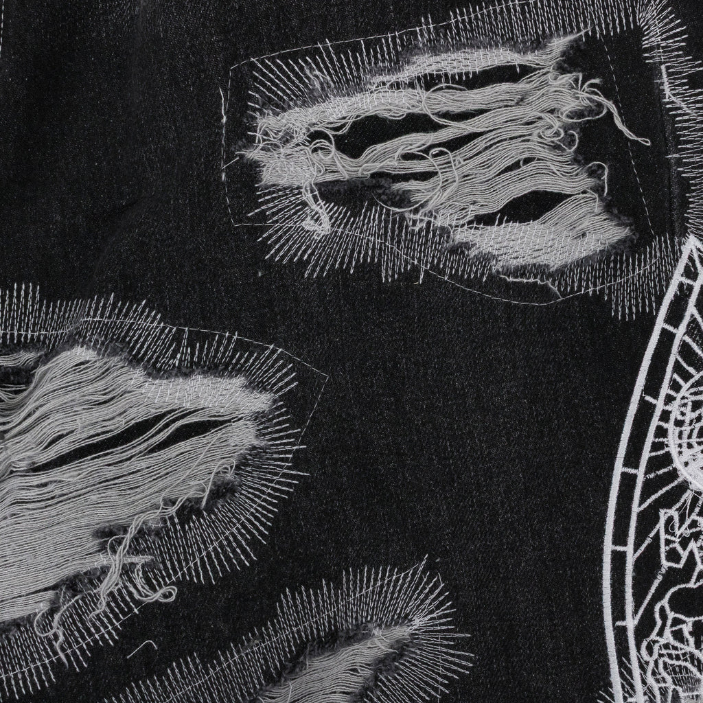 BLACK DARNING SIDE EMBROIDERY SHORTS