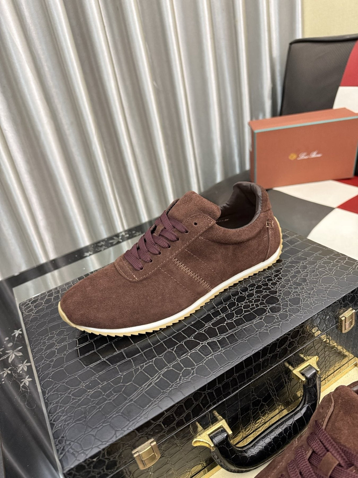 Men's Dark Brown Lace-Up Casual Sneakers