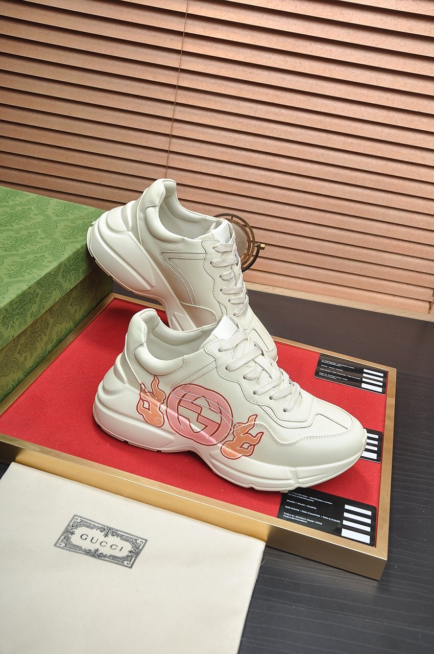Gucci Cream White Peach Graphic Sneakers
