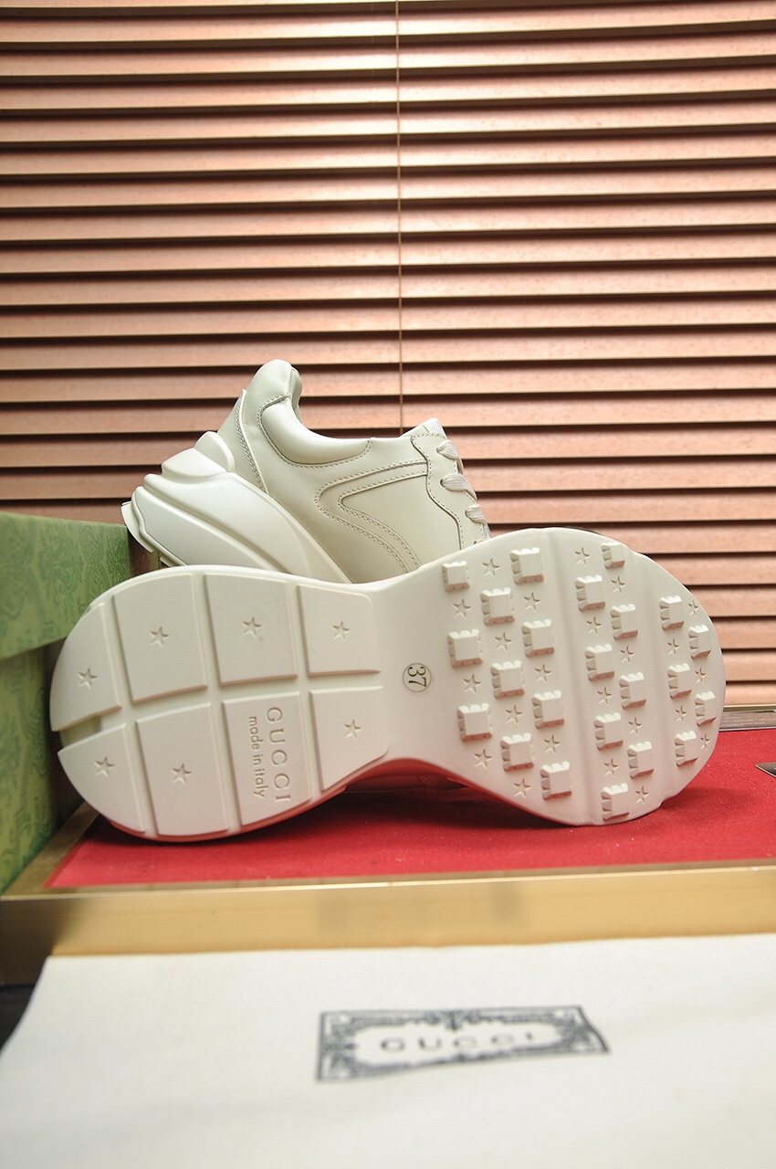 Gucci Cream White Peach Graphic Sneakers