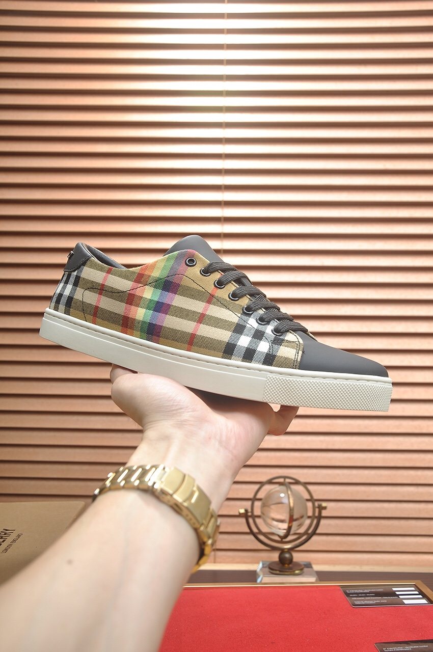 Burberry Beige Check Low-Top Sneakers - Padded Collar