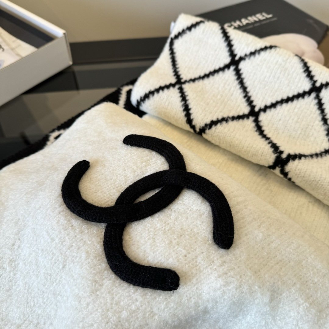Chanel Reversible Ivory & Black Knit Scarf