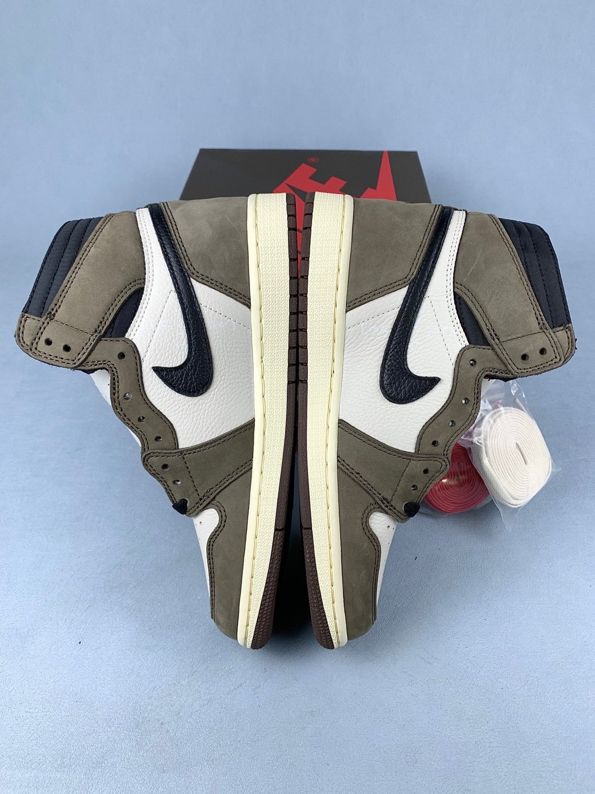 Air Jordan 1 High Mocha ts Unisex Sneakers CD4487-100